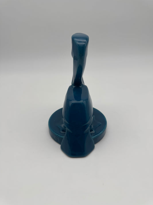 Geglazuurd aardewerk sculptuur van Pelikaan, design C.J. Gellings, uitvoering De Kennemer Pottenbakkerij / Velsen ca.1930