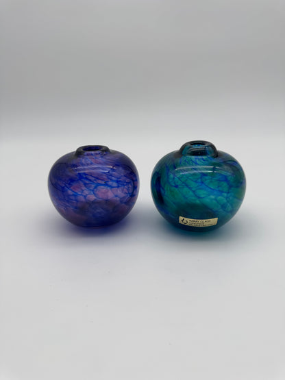 Set van twee Kerry Glass Vaasjes by Micheal Harris (Heather) 1978