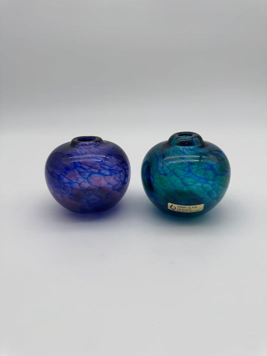Set van twee Kerry Glass Vaasjes by Micheal Harris (Heather) 1978