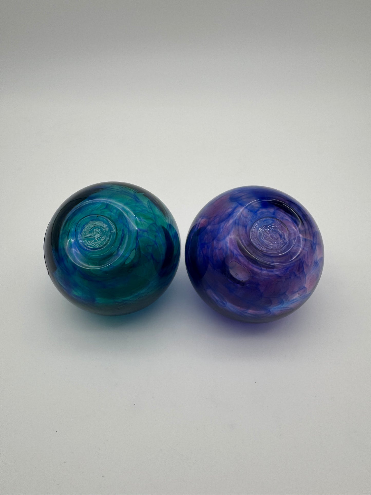 Set van twee Kerry Glass Vaasjes by Micheal Harris (Heather) 1978