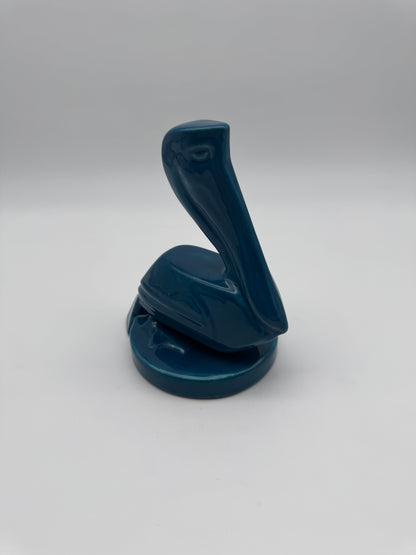 Geglazuurd aardewerk sculptuur van Pelikaan, design C.J. Gellings, uitvoering De Kennemer Pottenbakkerij / Velsen ca.1930