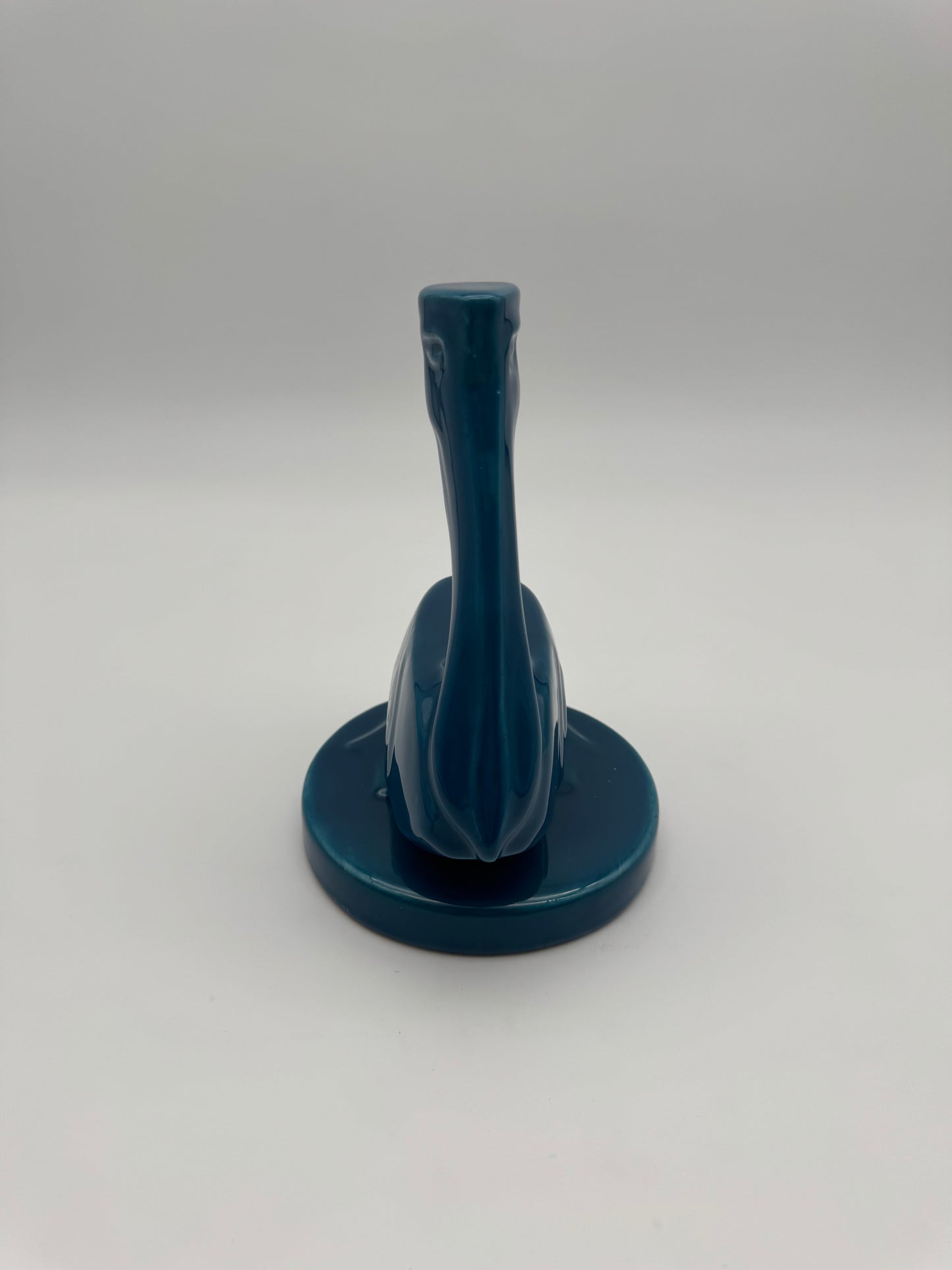 Geglazuurd aardewerk sculptuur van Pelikaan, design C.J. Gellings, uitvoering De Kennemer Pottenbakkerij / Velsen ca.1930