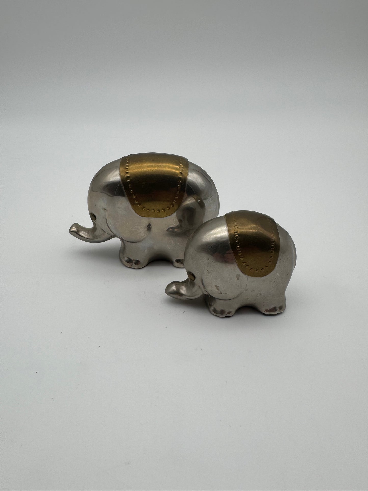 Vintage metalen olifantjes - set van 2 stuks