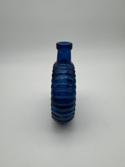 Vintage blauwe parfum fles