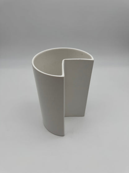 Witte aardewerk ronde/hoek vaas