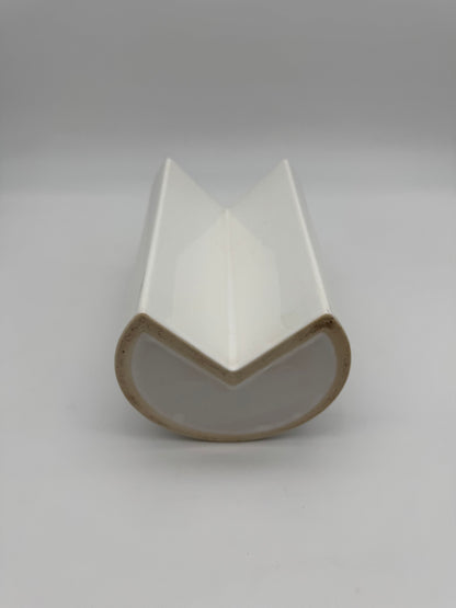 Witte aardewerk ronde/hoek vaas