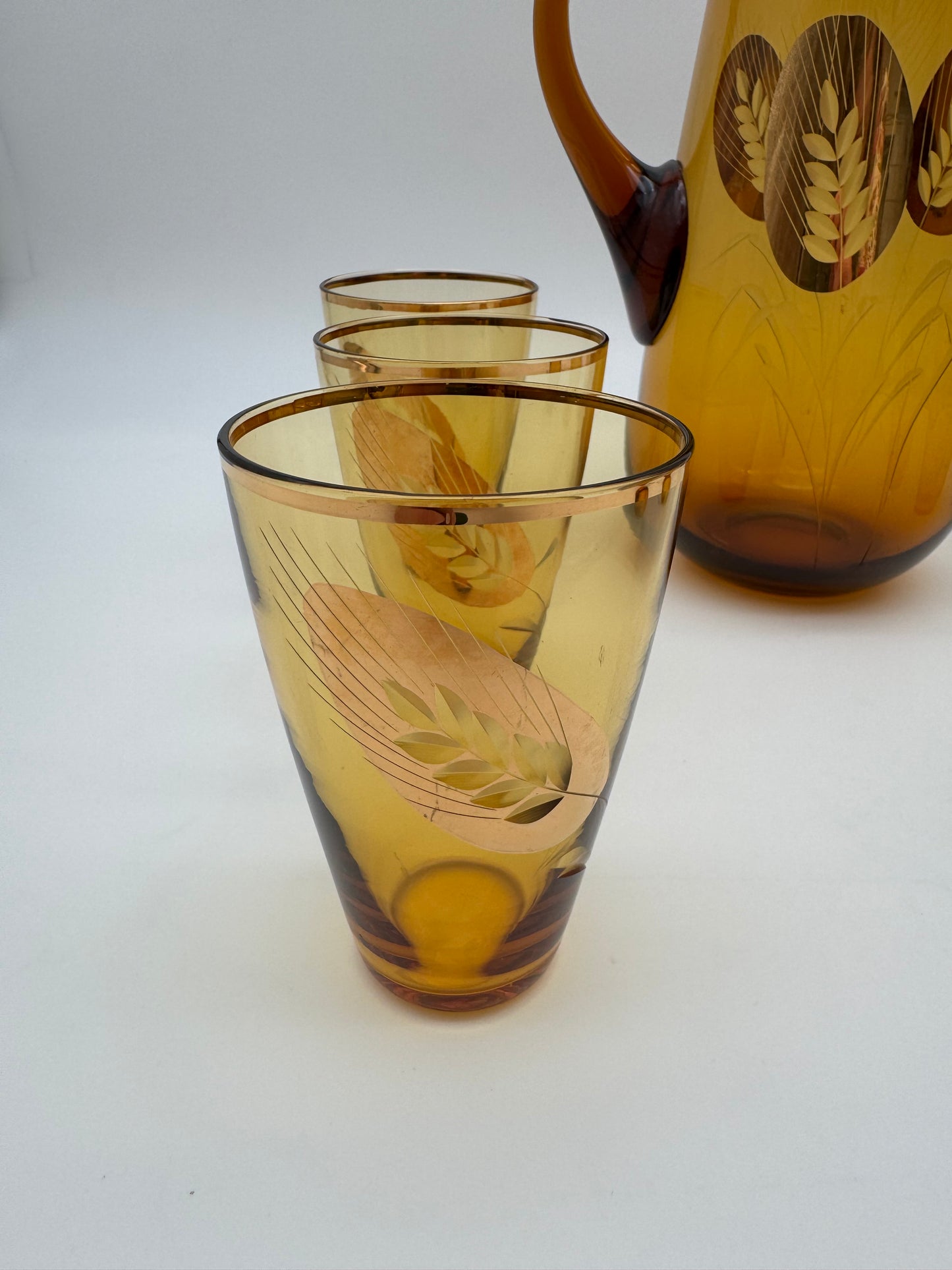 Bohemen glas Mongeblazen, handbeschilderd en gegraveerd - set karaf met 6 glazen - jaren 60
