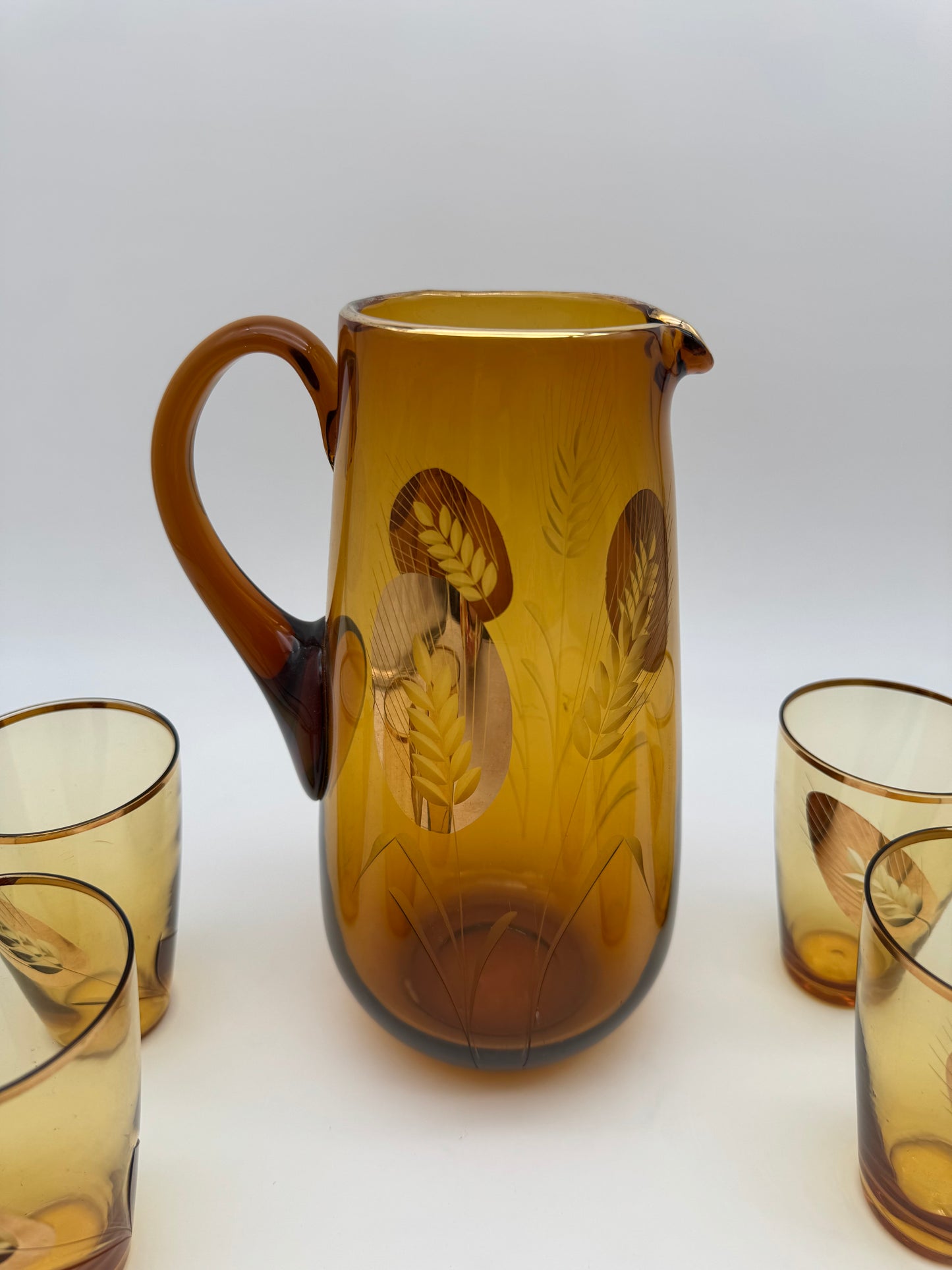 Bohemen glas Mongeblazen, handbeschilderd en gegraveerd - set karaf met 6 glazen - jaren 60