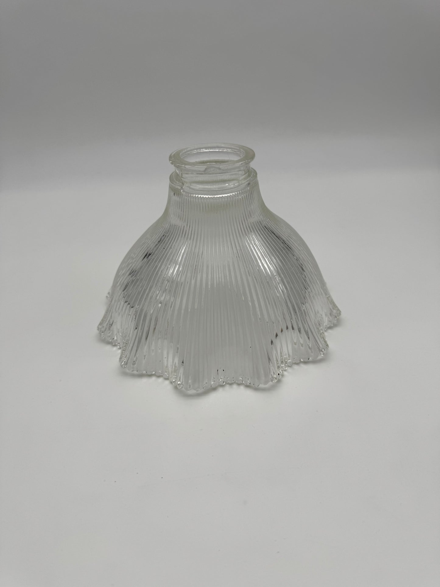 Vintage glazen lampenkap - holophane glas met gegolfde rand