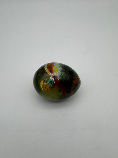 Vintage jade ei handgeschilderd green stone exotic bird
