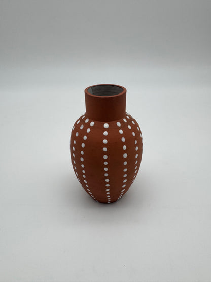 Terracotta vaasje met stip patroon - Hillebrand