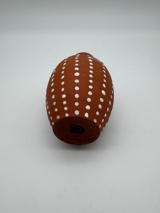 Terracotta vaasje met stip patroon - Hillebrand