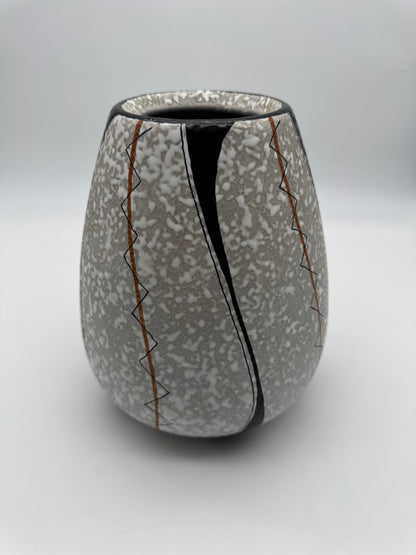 Grijs witte vaas minimalist abstract black lines Jumbo Gouda Holland 603 Jolie 1950's