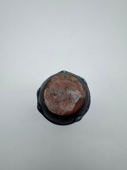 Bolwerk keramiek vaasje met turquoise glazuur handgesigneerd