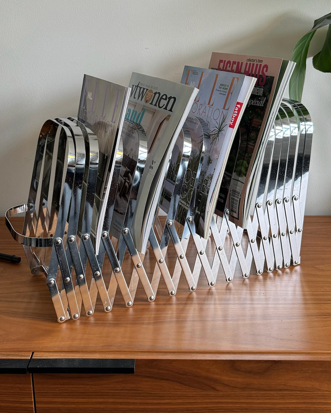 Radius Design tijdschriftenhouder by Luther Evans, jaren 70